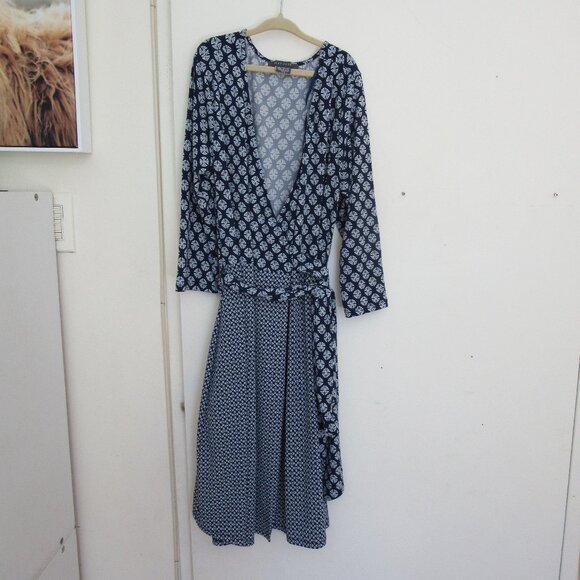 Faux Wrap Dress -Elegant pattern (Blue White) - Wrinkle free - Stretch and comfy - Picture 4 of 8